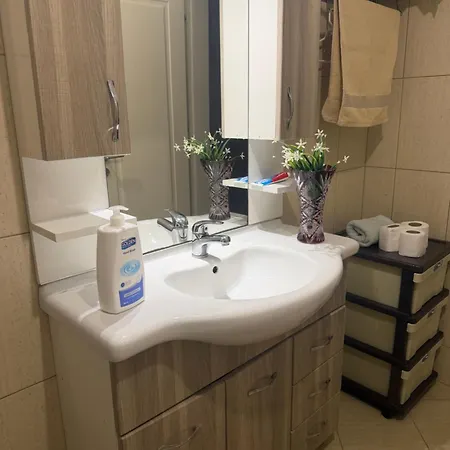 펜션 Valentina Cozy 2-bedroom House Lushnjë